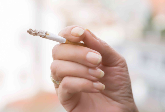 吸烟是导致慢性阻塞性肺病的主要原因