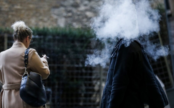 全球成年人吸烟率下降，但儿童吸电